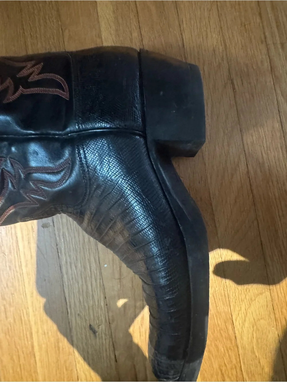 Lucchese men Black Leather Western Cowboy Boots with Burgundy Stitching size 7.5